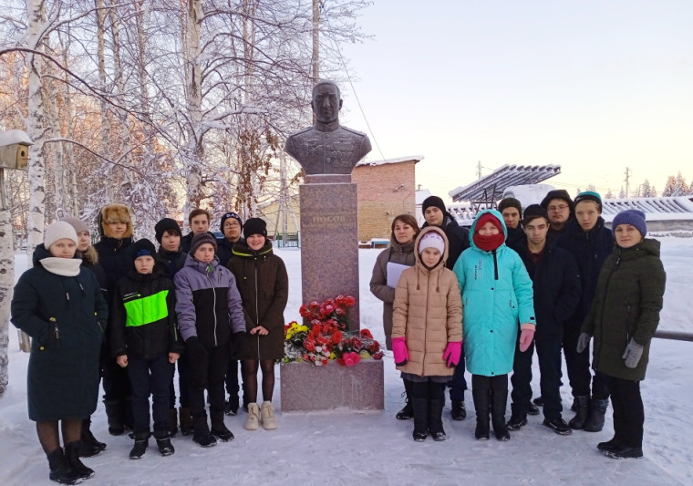 Память хранят живые.
